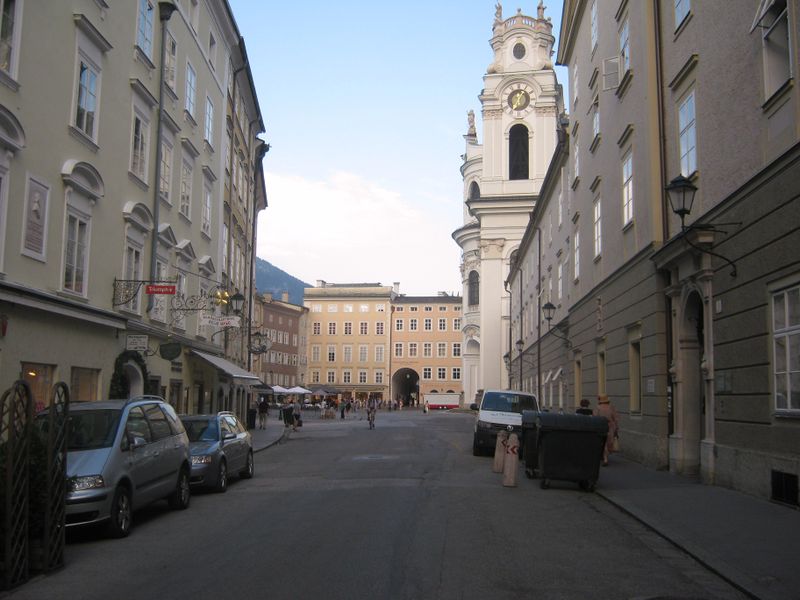Datei:Universitätsplatz-abends.jpg