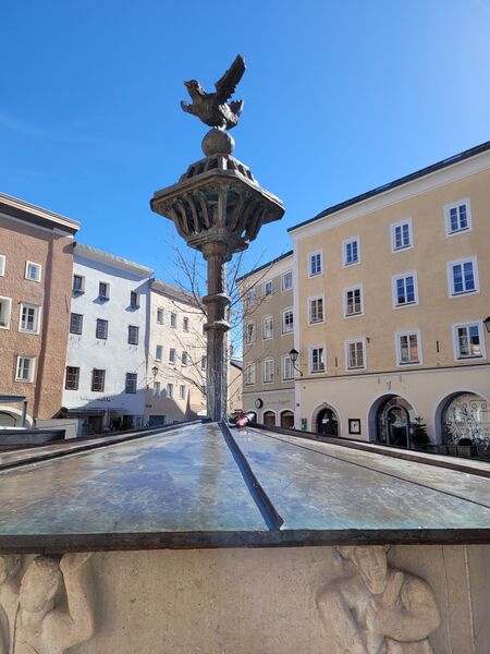 Datei:Zeiserlbrunnen bronze zeiserl.jpg