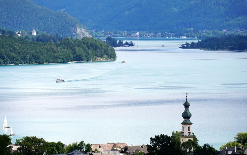 Datei:Die Türme am Wolfgangsee.jpg