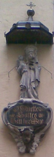 Datei:Hausmadonna, Goldgasse 6.jpg