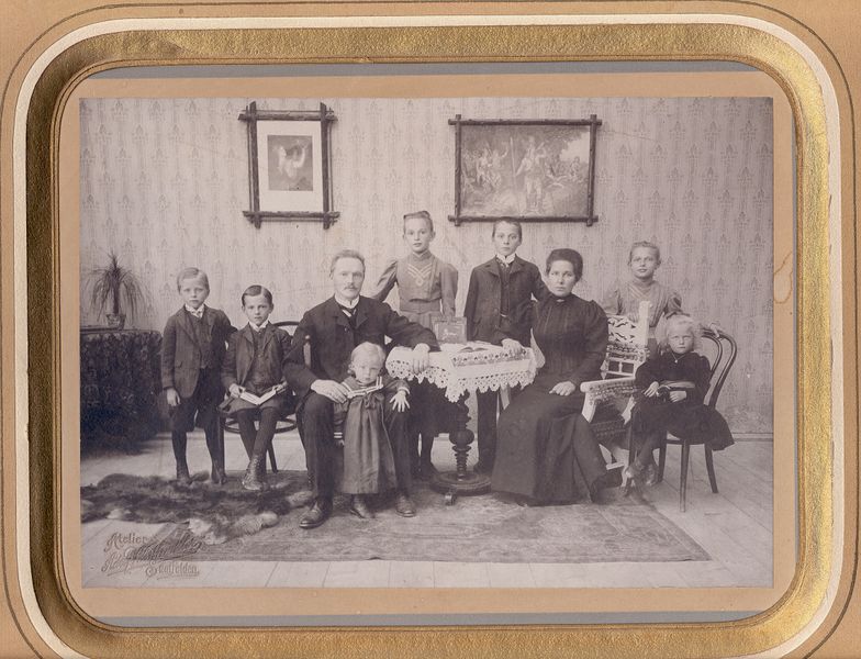 Datei:Familie Lederer.jpg