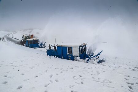 Grossglockner Hochalpenstrasse Schneeraeumung 2013 133.jpg