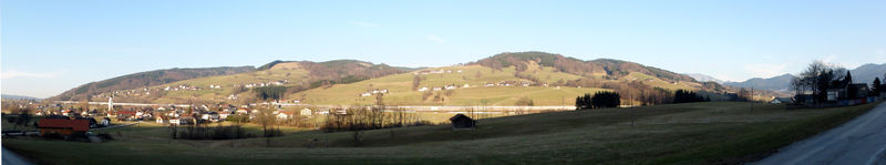 Datei:Oberwangpanorama v. Südwest.jpg