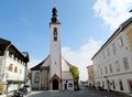 Pfarrkiche mit Marktplatz in Mauterndorf.jpg