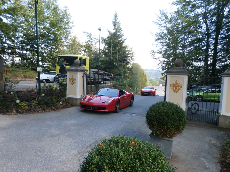 Datei:Schloss-Straße (Hof bei Salzburg).jpg