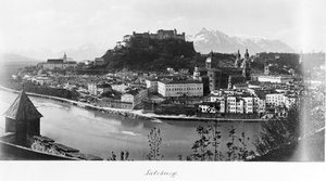 Altstadt von Salzburg vom Kapuzinerberg noch ohne Mozartsteg.png