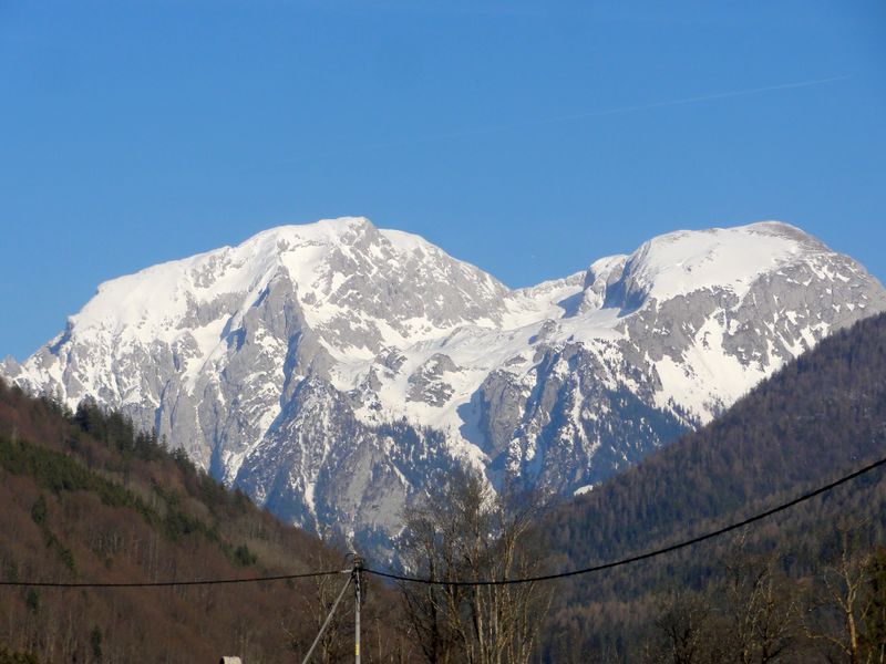 Datei:Hoher Göll, Westansicht vom bayr. Hintersee.jpg
