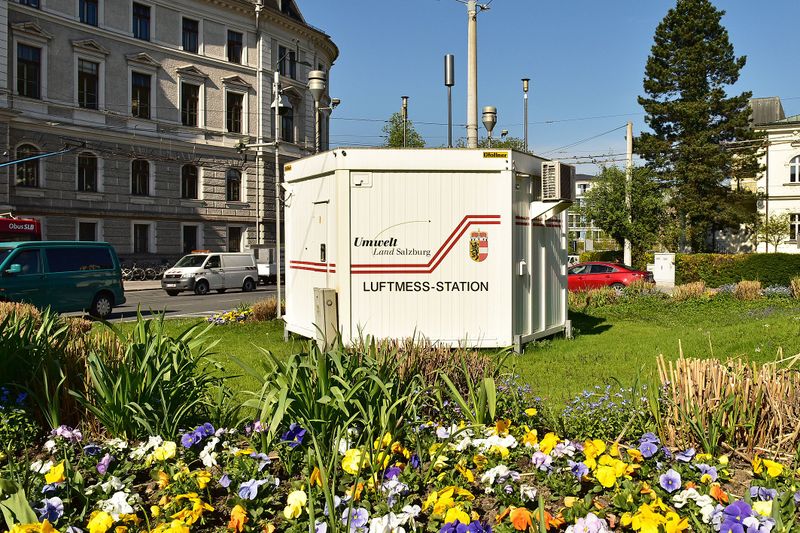 Datei:Luftgüte Messstation Rudolfsplatz 02.jpg