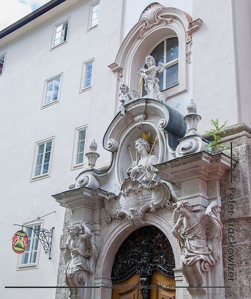 Datei:St.-Sebastians-Kirche Eingang Linzer Gasse.jpg