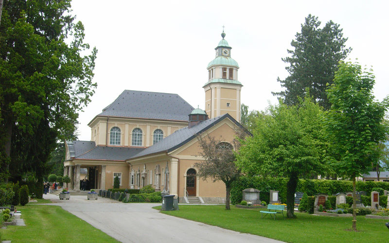 Datei:Aussegnungshalle, südliche Ansicht.jpg