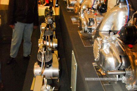 Halleiner Motorenwerk-Treffen 2010 11.jpg
