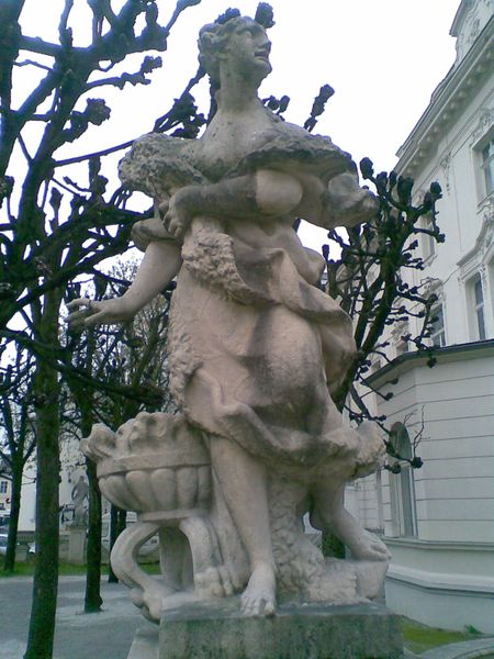 Datei:Mirabellgarten-Vesta.jpg