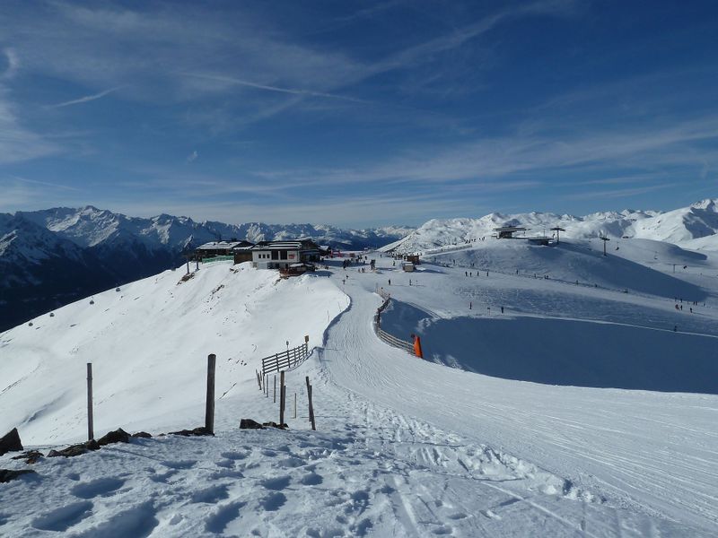 Datei:Wildkogelbahn Bergstation.jpg