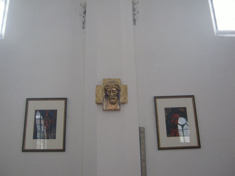 Datei:Dornengekröntes Christushaupt Andräkirche.jpg