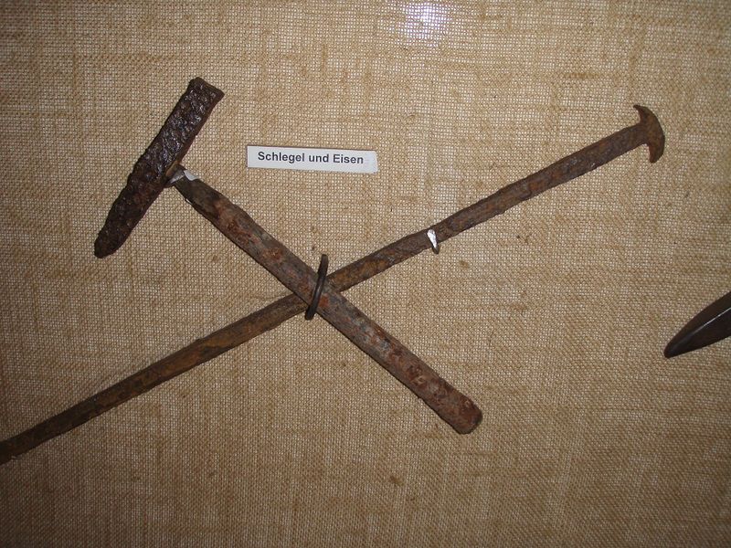 Datei:Schlägel und Eisen.jpg