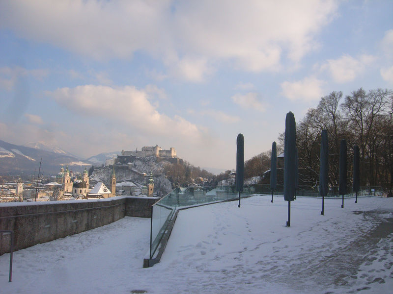 Datei:Terasse des M32, Winteransicht.jpg