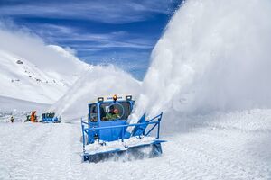 Großglockner Hochalpenstraße Schneeräumung 2024 33.jpg