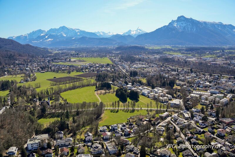 Datei:Salzburg Aigen Graf-Revertera-Allee.jpg