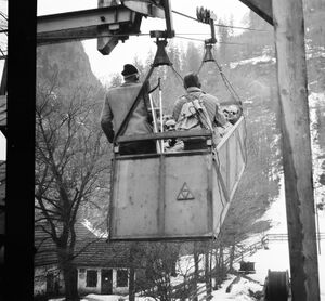 1960 02 27 Untersberg Lawinenhunde Einsatzübung 02.jpg
