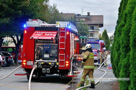 2025 09 02 Feuerwehreinsatz FF Neumarkt am Wallersee Wallbachstraße 03.jpg