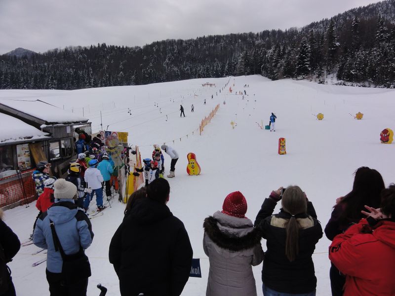 Datei:Kinderskikursimpression in Aschau.jpg
