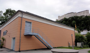 Orchesterhaus des Mozarteumsorchesters beim Petersbrunnhof in Salzburg-Nonntal A.JPG