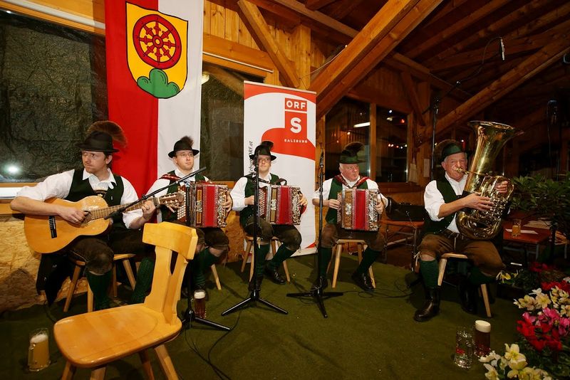 Datei:Aberseer Musikanten in Bergheim, Februar 2012.JPG