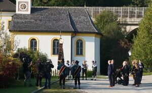 Kranzniederlegung beim Russenkreuz am 10.9.2021a.jpg
