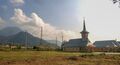 Rumänisch-orthodoxe Kirche mit Teilen des Verschubbahnhofes Gnigl, Ansicht v. Kühberg und Gaisberg.jpg
