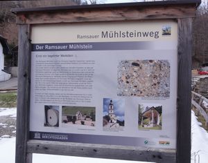 Schautafel über den Ramsauer Mühlstein.jpg