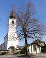 Westansicht der Pfarrkirche Zell am Moos.jpg