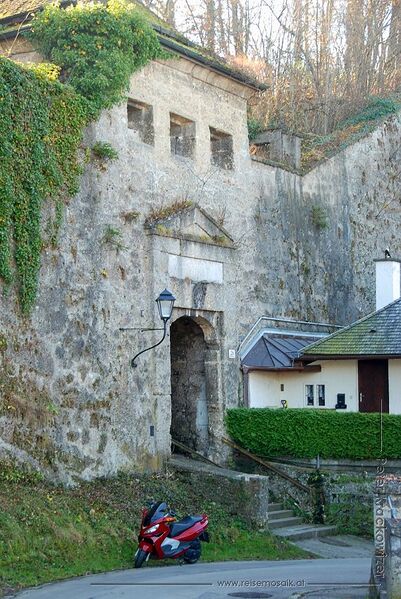 Datei:Augustinerpforte Müllner Schanze.jpg