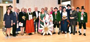 Lettland und seine Volkstracht Ausstellung Museum Fronfeste Neumarkt Wallersee 02.jpg