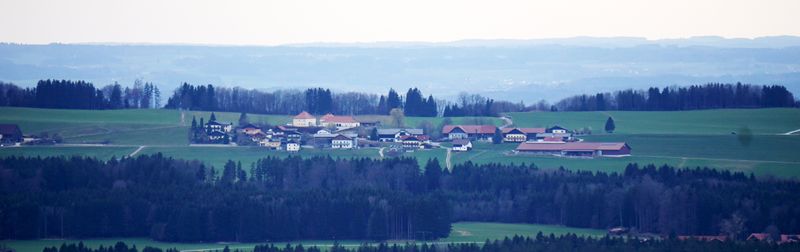 Datei:Ortschaft am Haunsbergrücken.jpg