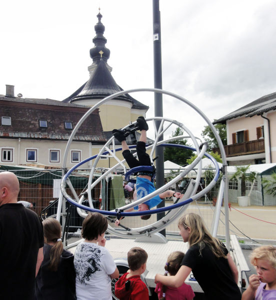 Datei:Astronautentrainer beim Thalgauer Marktfest.jpg
