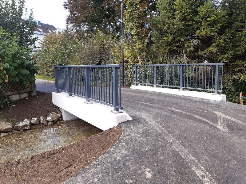 Datei:Bliemhofweg Brücke über Hellbrunnerbach.jpg