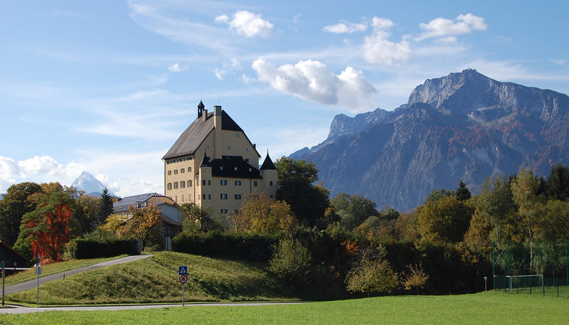 Datei:Schloß Goldenstein Bergblick.jpg