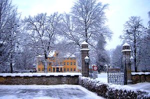 Schloss Frohnburg, mit Park.jpg