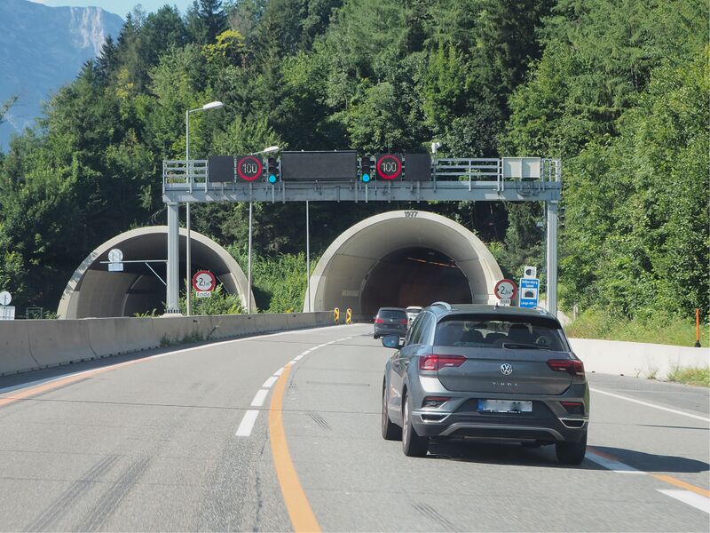 Datei:Helbersbergtunnel Südportal 01.jpg