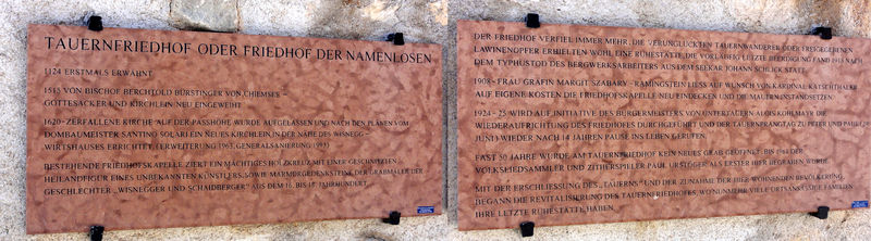 Datei:Infotafeln beim Tauernfriedhof.jpg