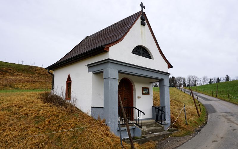 Datei:Kapelle in Dingharting.jpg
