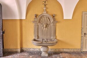 Langenhof-Marmorbrunnen 2020.jpg