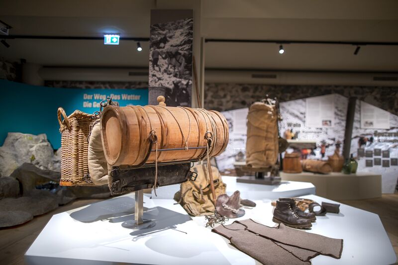 Datei:Ausstellung Saumhandel.jpg