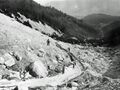Eisförderung zur Bierkühlung Holzrutsche Leogang.jpg