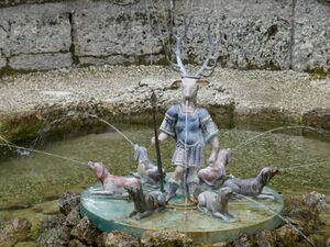 Figuren bei den Hellbrunner Wasserspielen.jpg