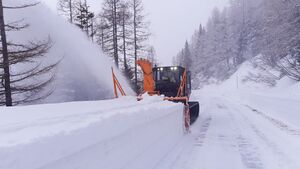 Großglockner Hochalpenstraße Schneeräumung 2021 06.jpg