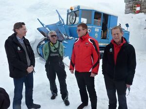 Grossglockner Hochalpenstrasse Schneeraeumung 2013 72.jpg