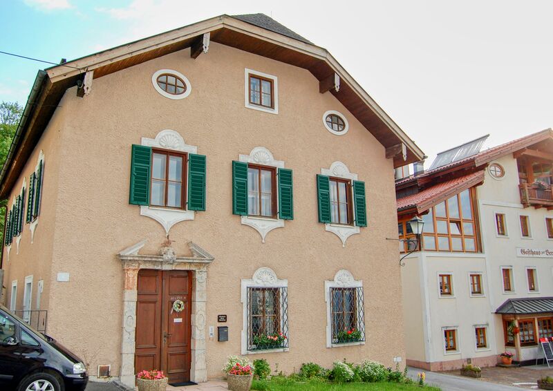 Datei:Pfarrhof in Dürrnberg.jpg