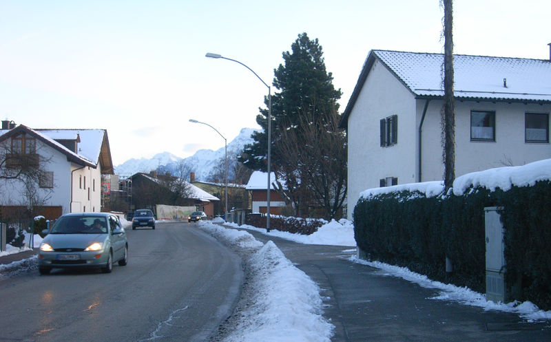 Datei:Salzburghofen, Laufenerstraße.jpg