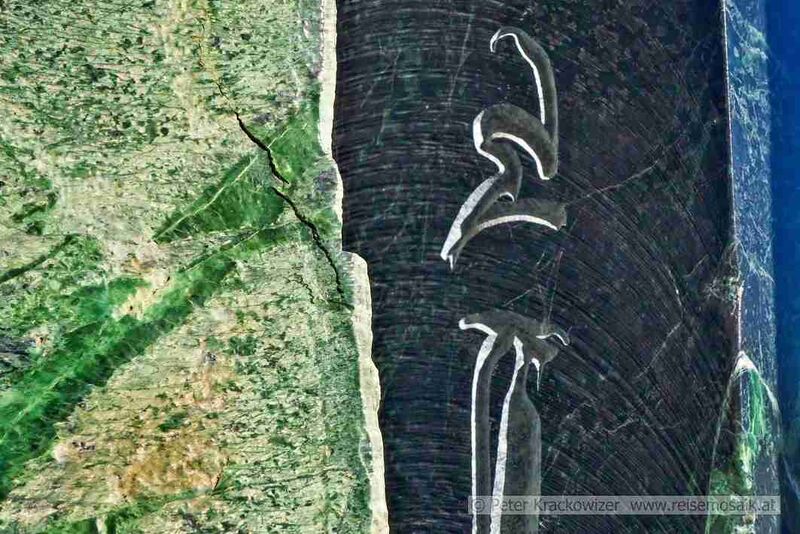 Datei:Weyringer Skulpturengarten Neumarkt Serpentinit.jpg